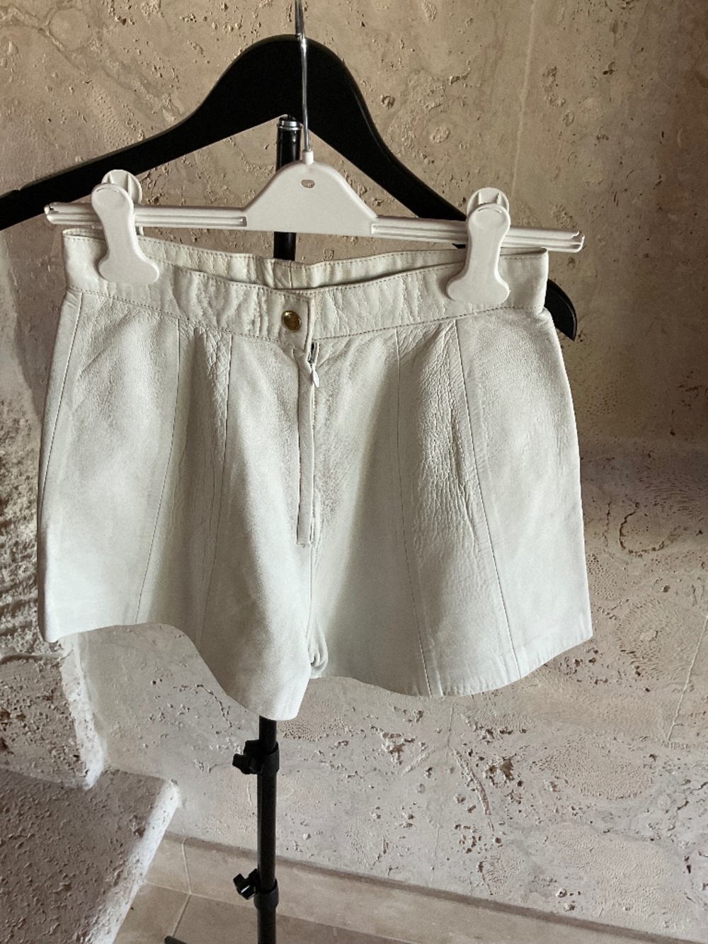 Cache Vintage White leather shorts size small